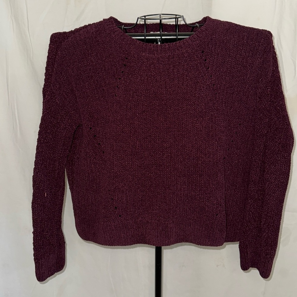 Cropped sweater. Large